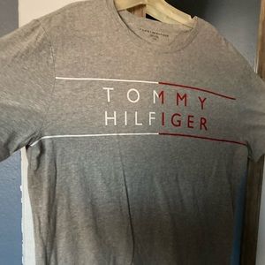 tommy hilfiger graphic tee